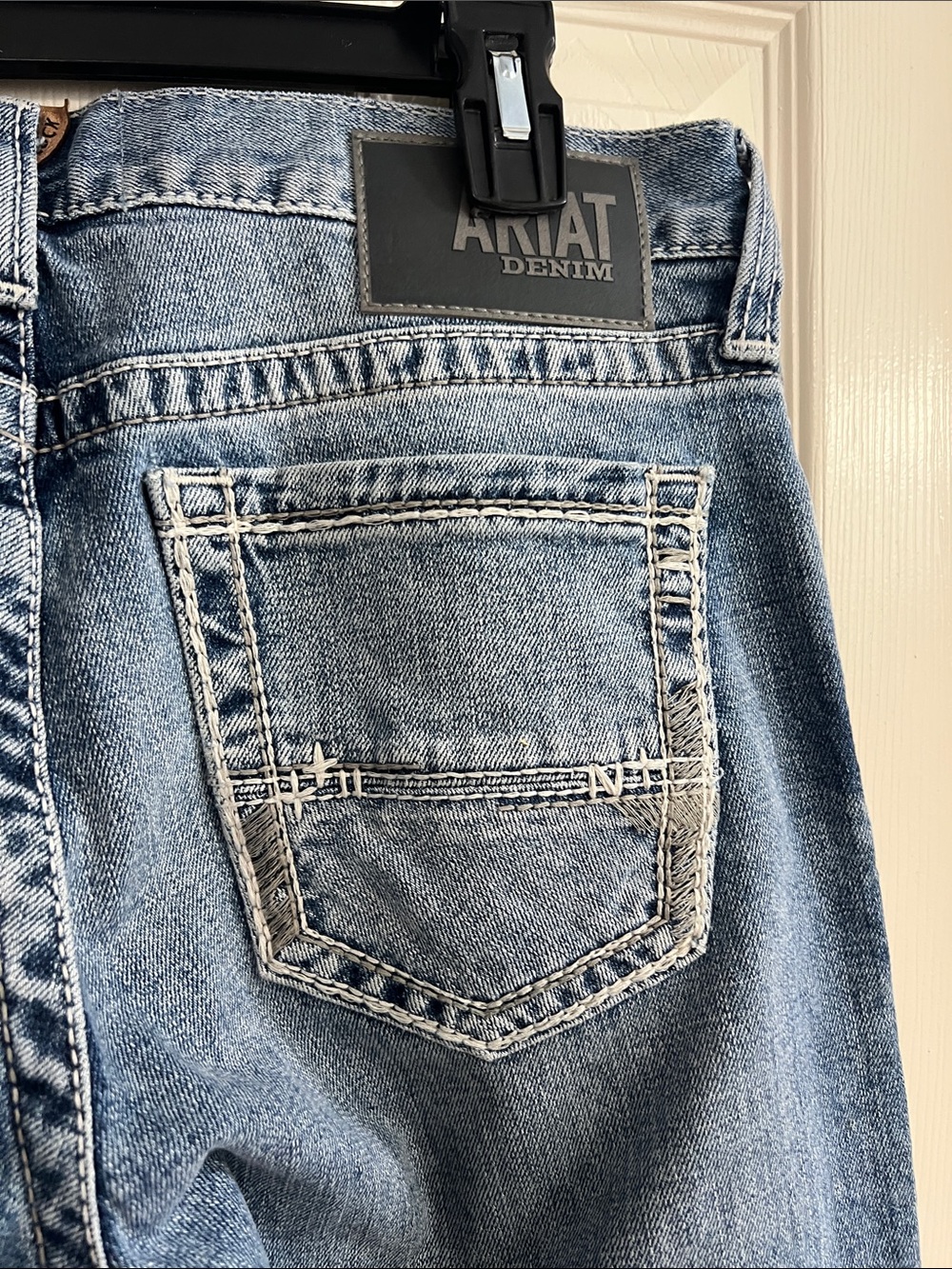 Ariat Men’s Straight Jeans in Medium Blue Wash - Picture 7 of 10